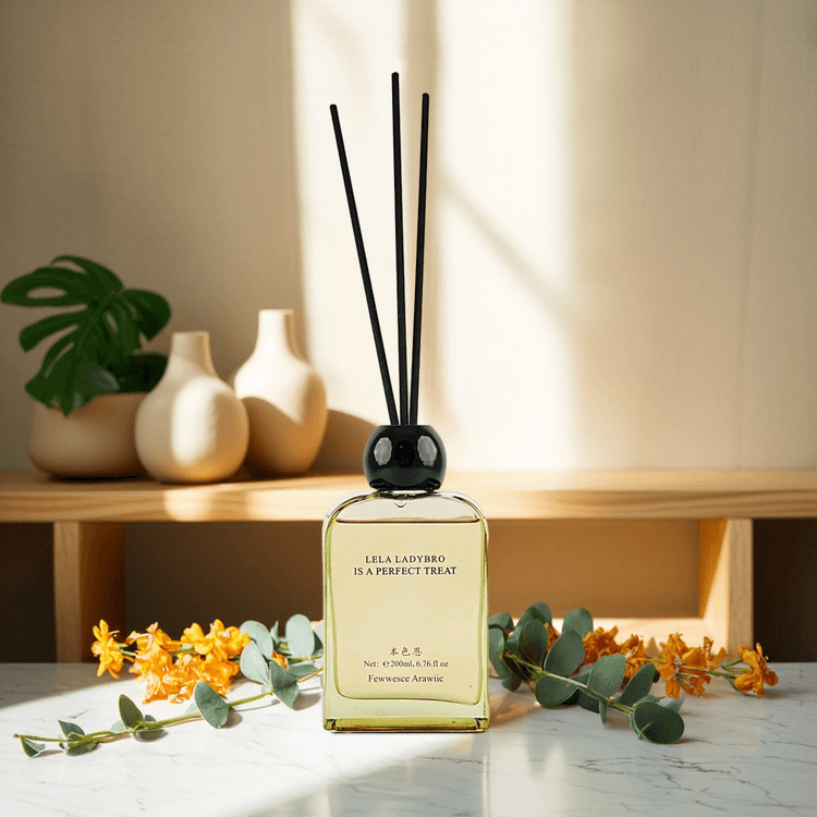 LELA LADYBRO Fragrance Diffuser Orange Flower - lifestyle scene