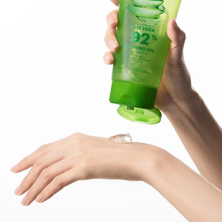 NATURE REPUBLIC Aloe Vera 92% Soothing Gel - applying gel to hand